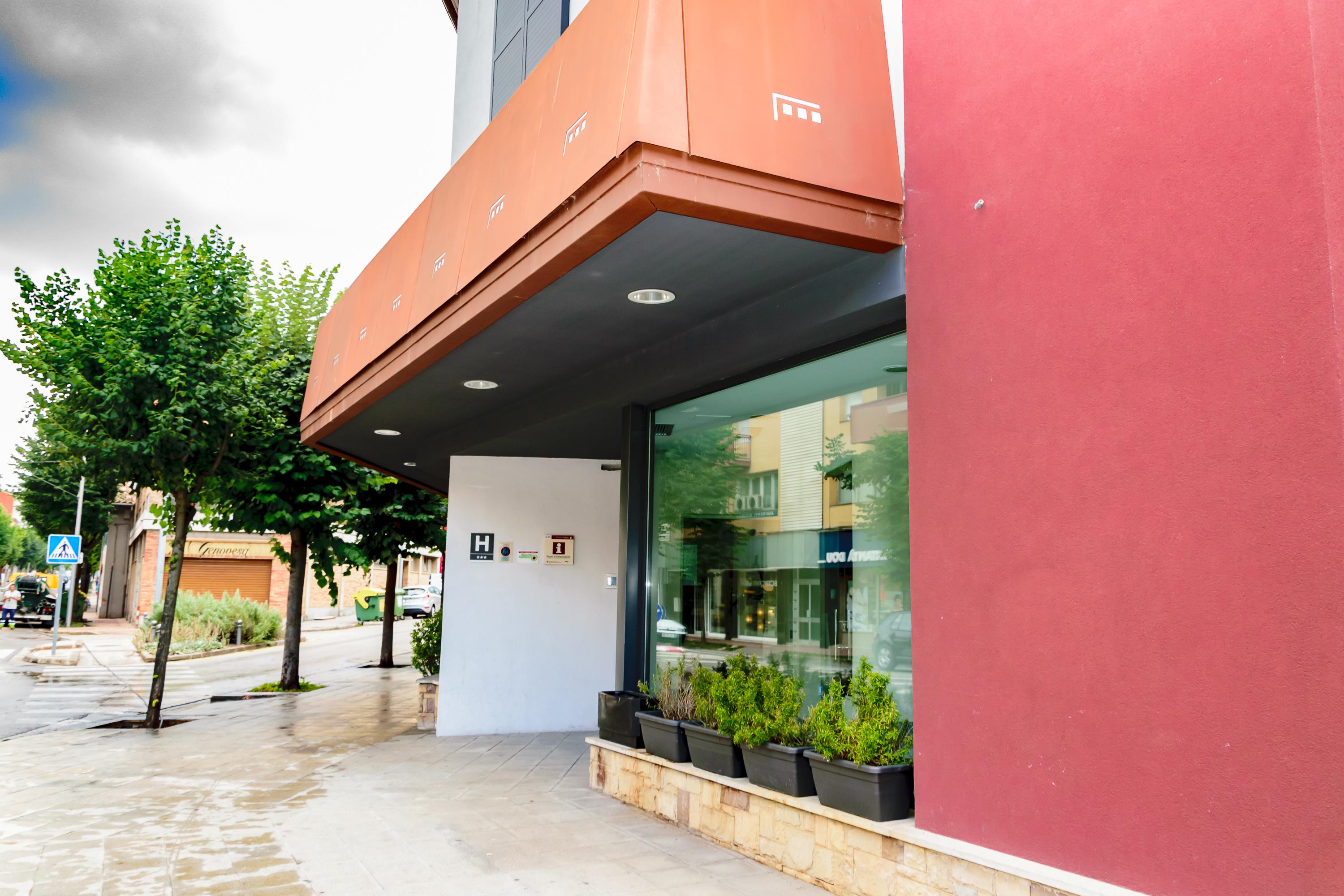 Hotel Estacio (Adults Only) Olot Exterior foto